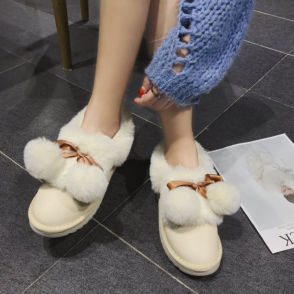 Μοντέρνες γυναικείες μπότες σε τέσσερα χρώματα