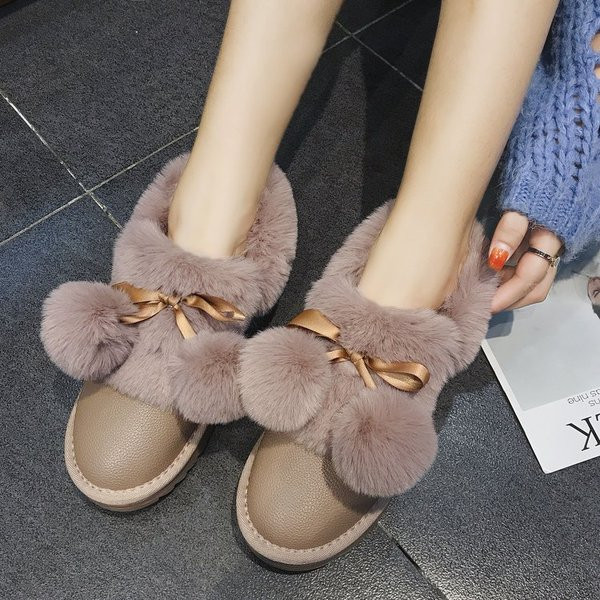 Μοντέρνες γυναικείες μπότες σε τέσσερα χρώματα