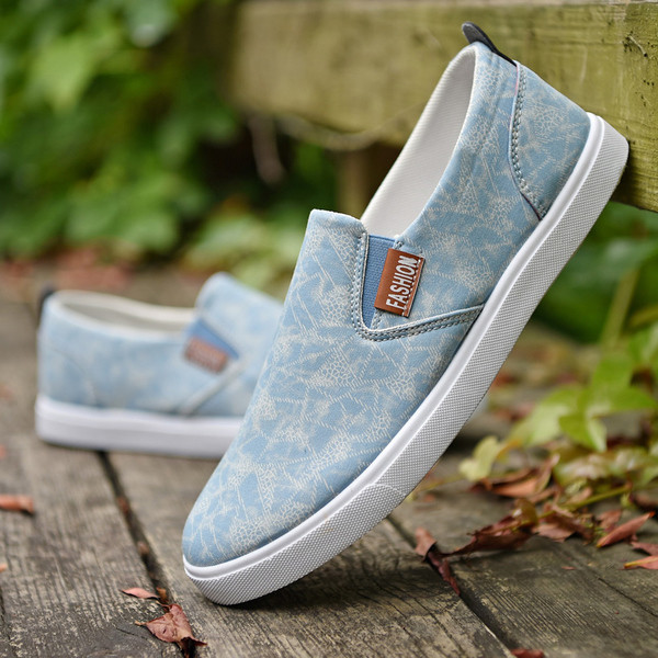 Stílusos mokaszinok férfiaknak három színben