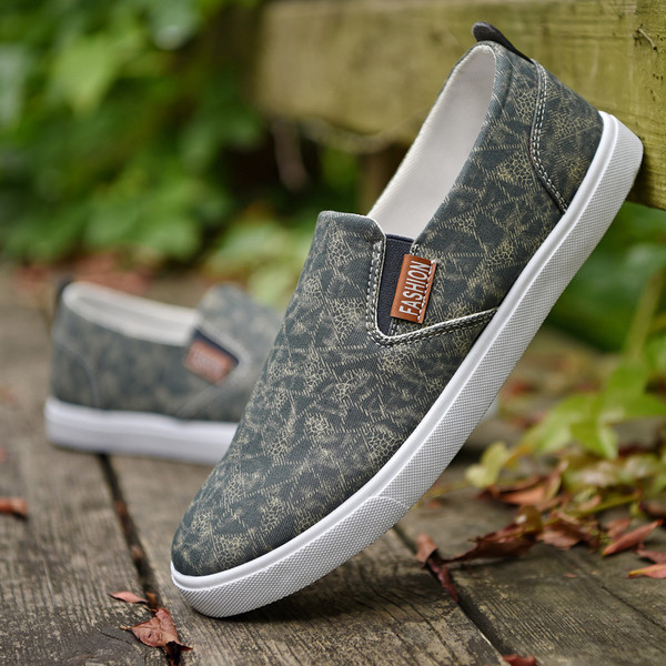 Stílusos mokaszinok férfiaknak három színben