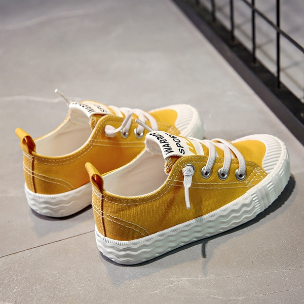 Adidași sport și de zi cu zi pentru copii cu inscripții în mai multe culori