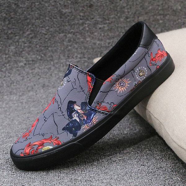 Κομψά  ανδρικά μοκασίνια με διάφορες εφαρμογές