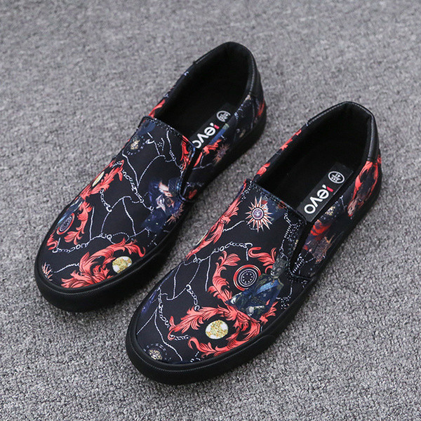 Κομψά  ανδρικά μοκασίνια με διάφορες εφαρμογές