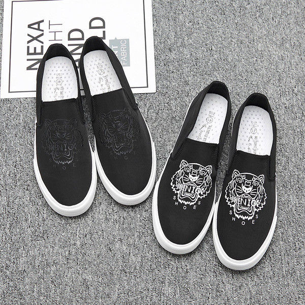 Κομψά ανδρικά μοκασίνια με εφαρμογές