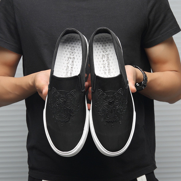 Κομψά ανδρικά μοκασίνια με εφαρμογές