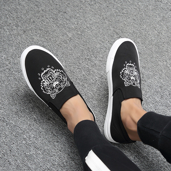 Κομψά ανδρικά μοκασίνια με εφαρμογές