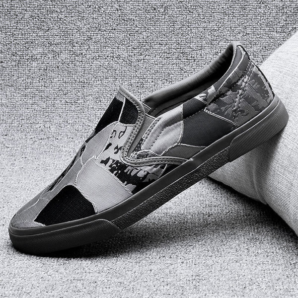 Aktuális férfi mokaszinok két színben