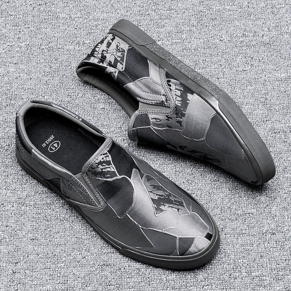 Aktuális férfi mokaszinok két színben