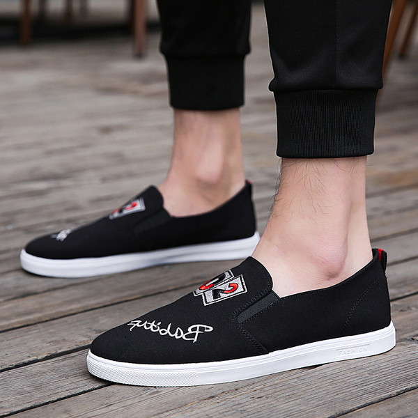 Ανδρικά μοκασίνια με επιγραφή σε δύο χρώματα