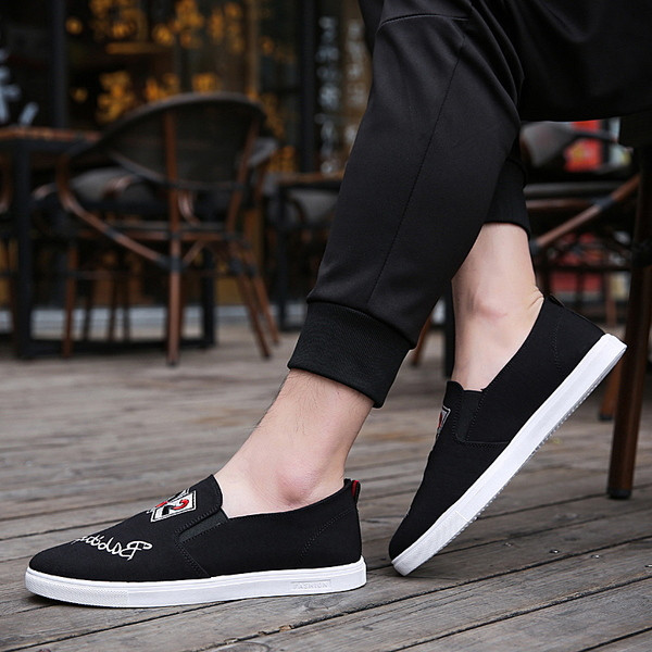 Ανδρικά μοκασίνια με επιγραφή σε δύο χρώματα