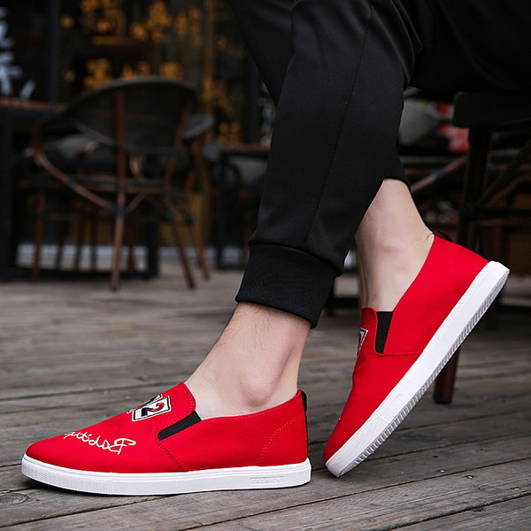 Ανδρικά μοκασίνια με επιγραφή σε δύο χρώματα