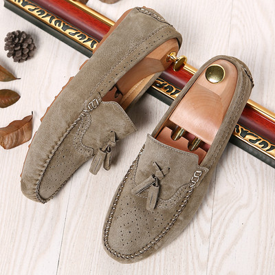 Κομψά ανδρικά μοκασίνια με φούντες