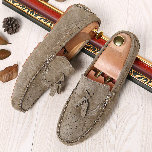 Κομψά ανδρικά μοκασίνια με φούντες