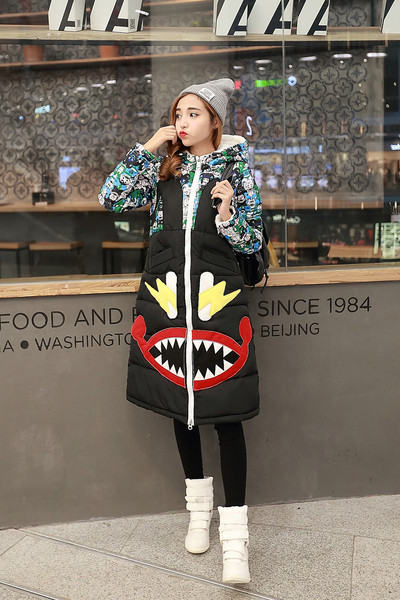 Μοντέρνο γυναικείο μπουφάν  με πολύχρωμο μοτίβο σε μερικές αποχρώσεις