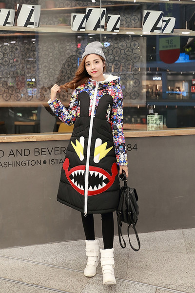 Μοντέρνο γυναικείο μπουφάν  με πολύχρωμο μοτίβο σε μερικές αποχρώσεις