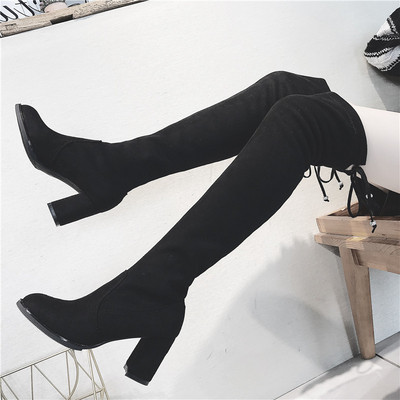 Κομψές γυναικείες μπότες μεγάλου μήκους σε μαύρο χρώμα