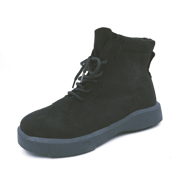 Μοντέρνες γυναικείες μπότες σε δύο χρώματα