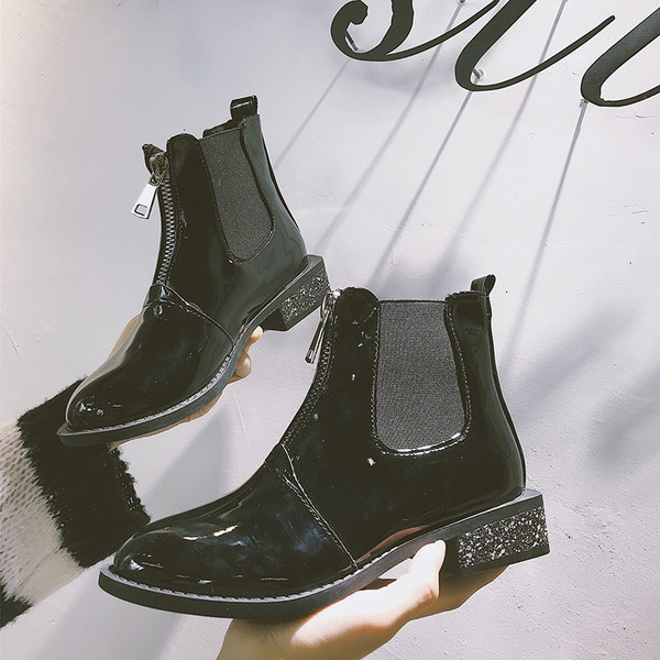 Γυναικείες μπότες σε μαύρο χρώμα - δύο μοντέλα