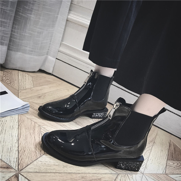 Γυναικείες μπότες σε μαύρο χρώμα - δύο μοντέλα