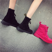 Μοντέρνες γυναικείες μπότες με  κορδόνια σε δύο χρώματα 