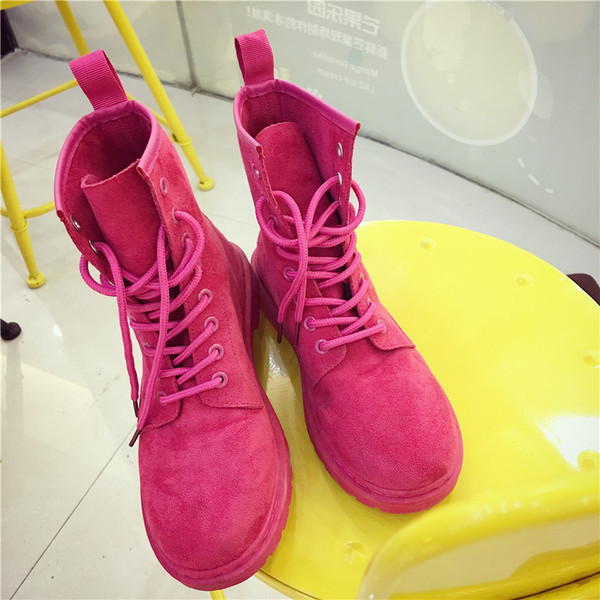 Μοντέρνες γυναικείες μπότες με  κορδόνια σε δύο χρώματα 