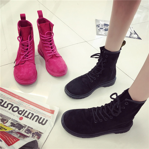 Μοντέρνες γυναικείες μπότες με  κορδόνια σε δύο χρώματα 