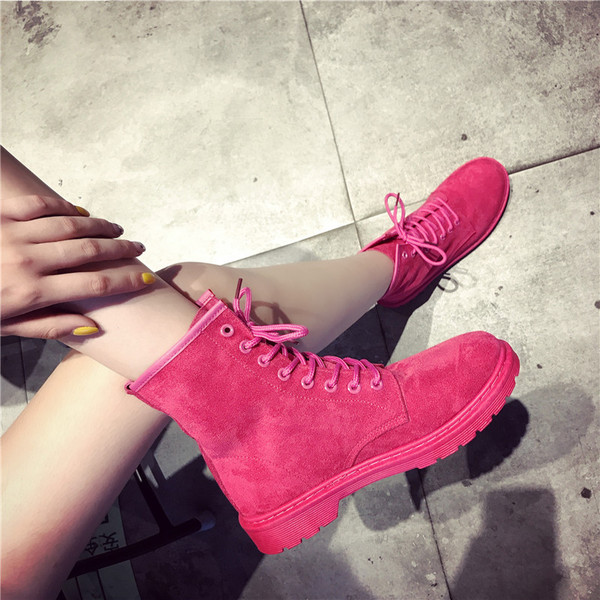 Μοντέρνες γυναικείες μπότες με  κορδόνια σε δύο χρώματα 