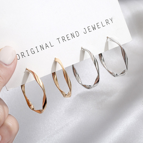 Alkalmi női kerek fülbevaló két színben vagy két modellben