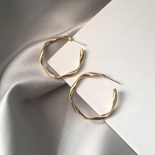 Alkalmi női kerek fülbevaló két színben vagy két modellben