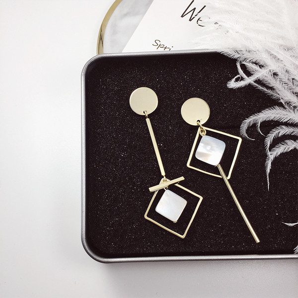 Стилни дамски небрежни обеци в два цвята