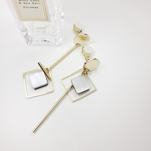 Стилни дамски небрежни обеци в два цвята