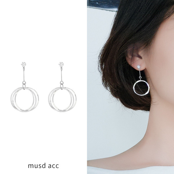 Egyszerű női kerek fülbevaló két színben