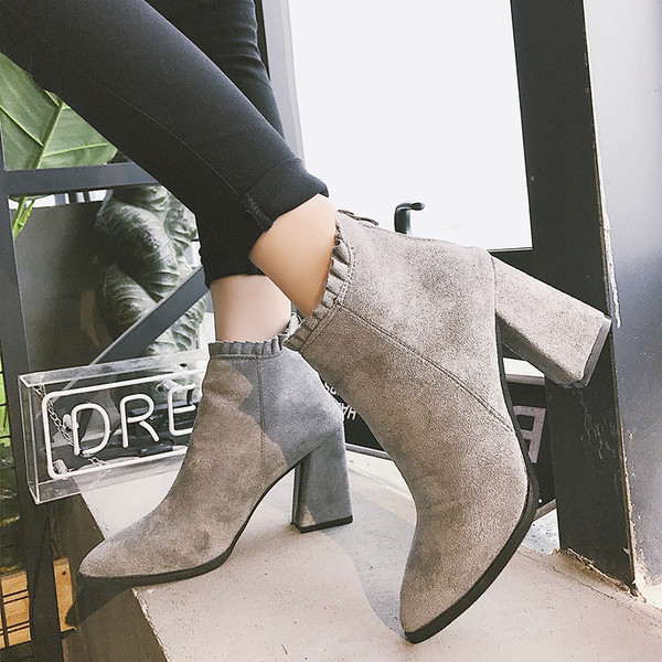 Γυναικείες  κομψές μπότες με παχύ τακούνι σε δύο χρώματα