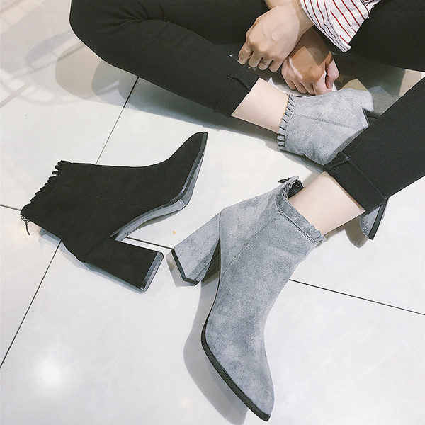 Γυναικείες  κομψές μπότες με παχύ τακούνι σε δύο χρώματα
