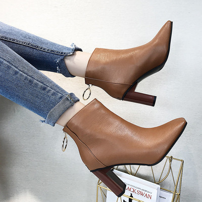 Κομψές δερμάτινες μπότες κυρίες σε δύο χρώματα