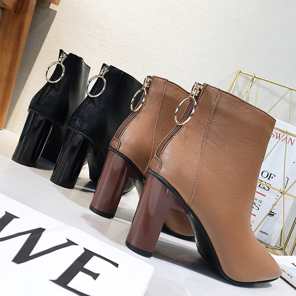 Κομψές δερμάτινες μπότες κυρίες σε δύο χρώματα