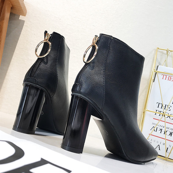 Κομψές δερμάτινες μπότες κυρίες σε δύο χρώματα