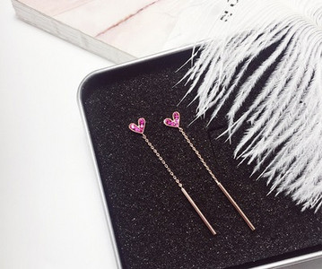 Modern női fülbevaló, rózsaszín szív alakú