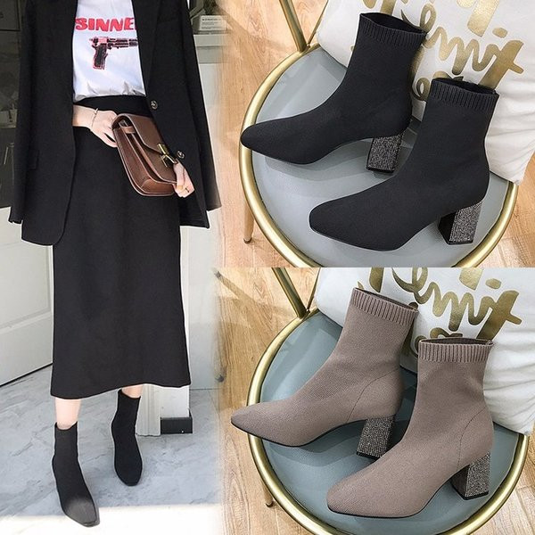 Κομψές γυναικείες μπότες με δίχρωμη δύναμη