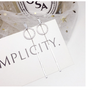 Απλά σκουλαρίκια γυναικεία στρογγυλά  με κρεμαστό κόσμημα