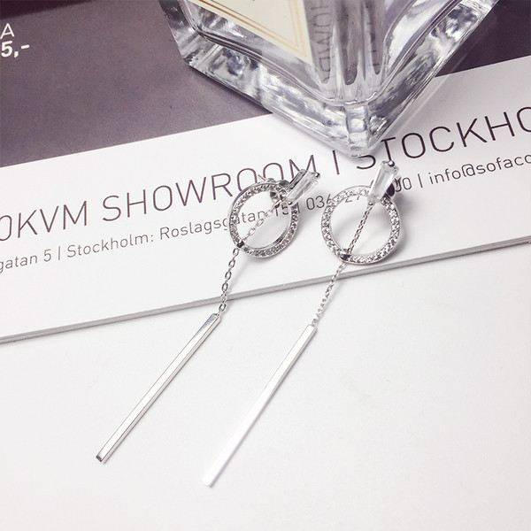 Απλά σκουλαρίκια γυναικεία στρογγυλά  με κρεμαστό κόσμημα