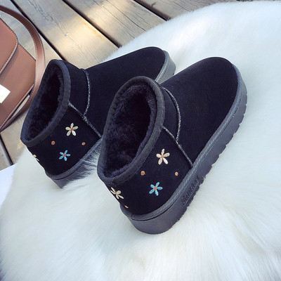 Γυναικείες μπότες με κεντήματα σε τρία χρώματα