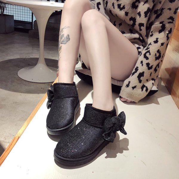 Μοντέρνες γυναικείες μπότες με κορδέλα σε τρία χρώματα