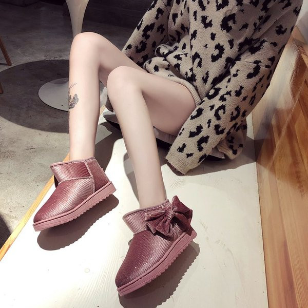 Μοντέρνες γυναικείες μπότες με κορδέλα σε τρία χρώματα