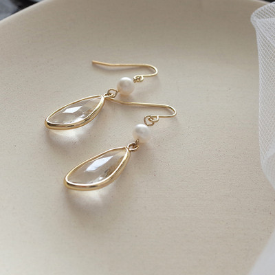 Egyszerű női gyöngyös fülbevaló