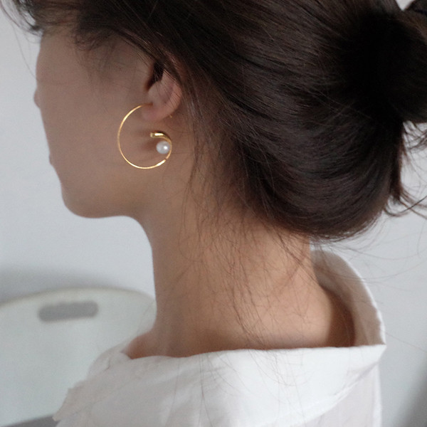 Alkalmi női, modern gyöngyös fülbevaló