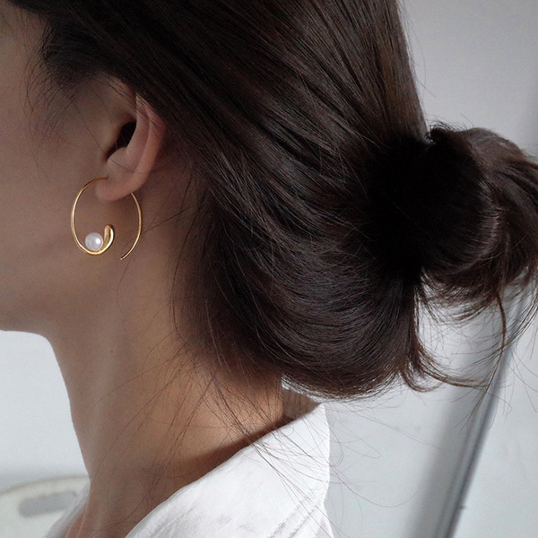 Alkalmi női, modern gyöngyös fülbevaló