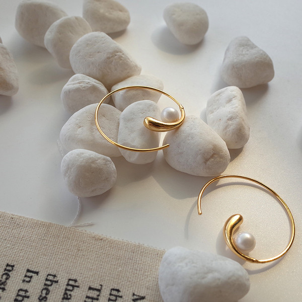 Alkalmi női, modern gyöngyös fülbevaló