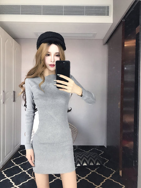 Stílusos női ruha szürke és fekete színben