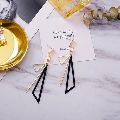 Κομψά γυναικεία σκουλαρίκια σε τριγωνικό σχήμα - τρία χρώματα